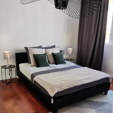 Golden - Eden - Superbe 2 Pieces De Standing En Hypercentre Vichy